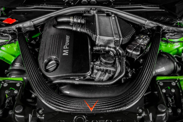 Układ dolotowy V2 z zamkniętymi kanałami do BMW F8X M3/M4